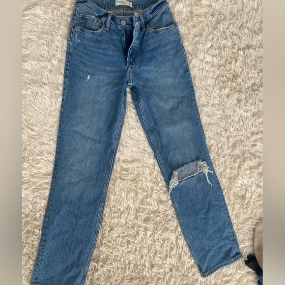 Abercrombie Low Rise Jeans - Picture 2 of 3